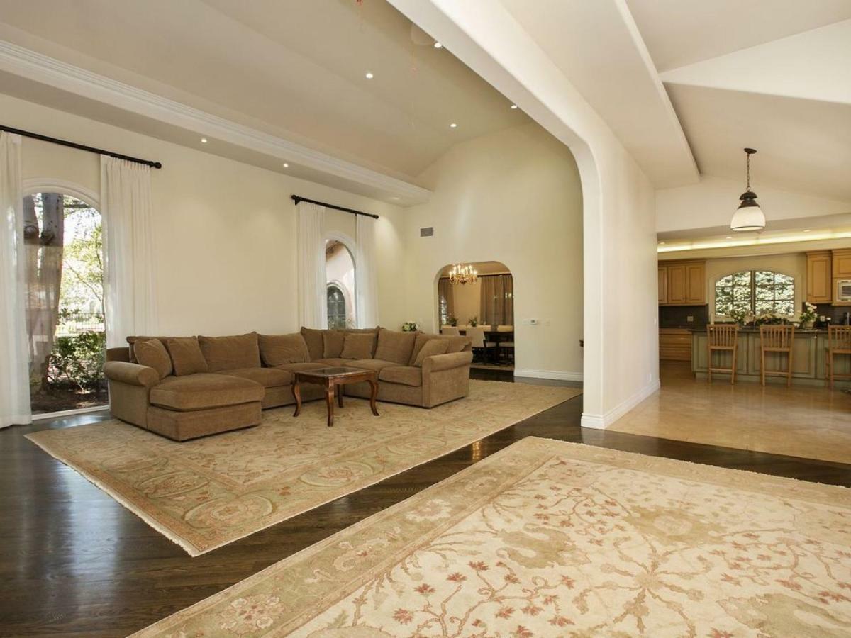 Villa Teresita - Beautifully Gated Mediterranean Estate - Los Angeles — Photos 1